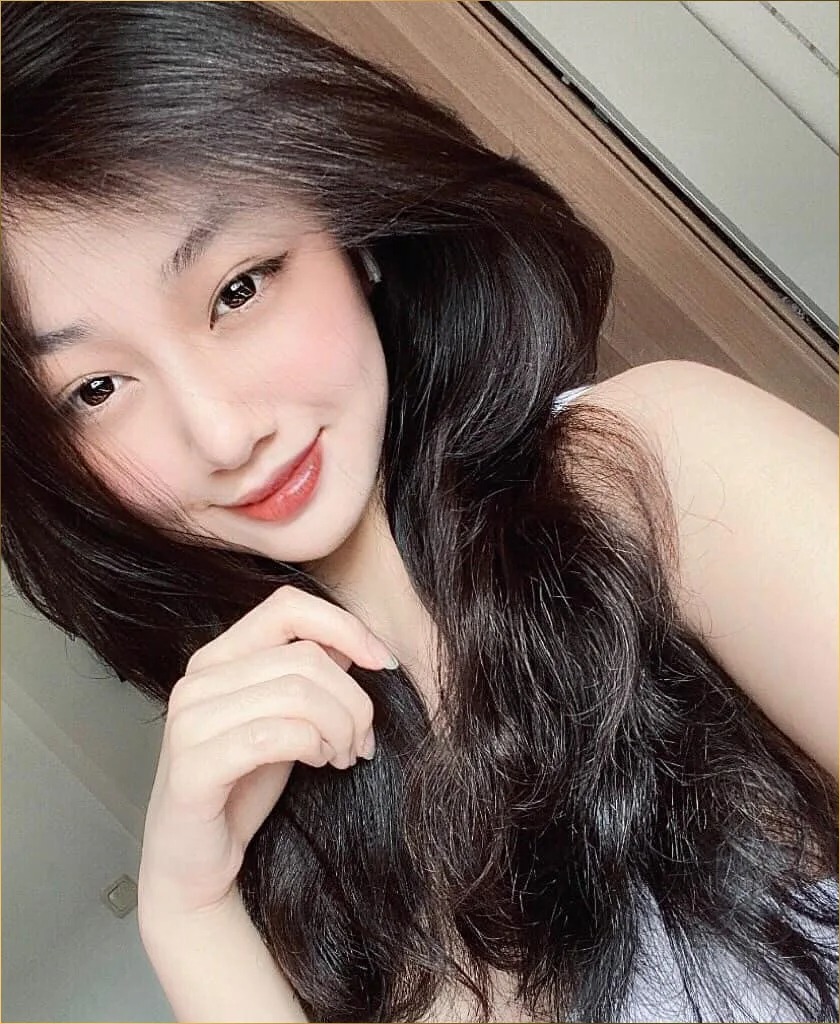 Hotgirl Hà Linh 2K2 với gương mặt khả ái